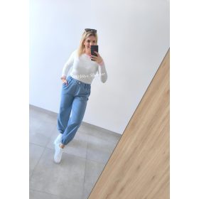 Vékony farmernadrág